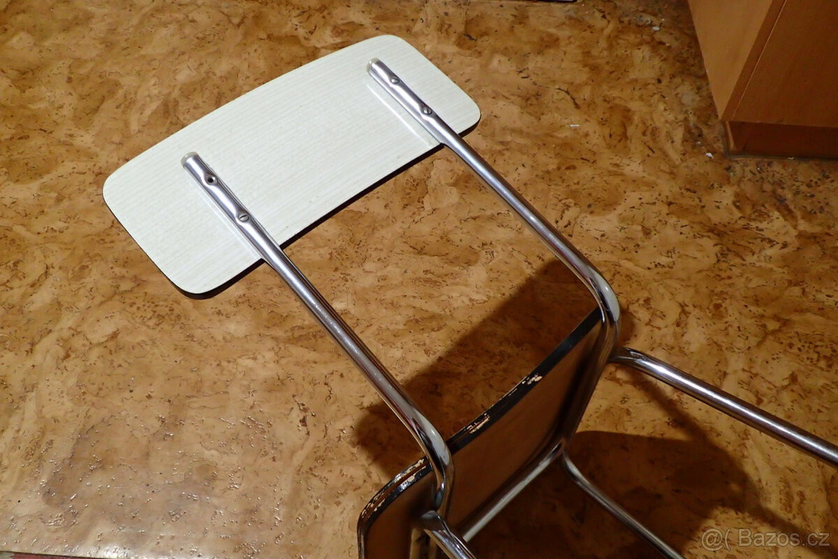 Bílá umakartová židle - 4