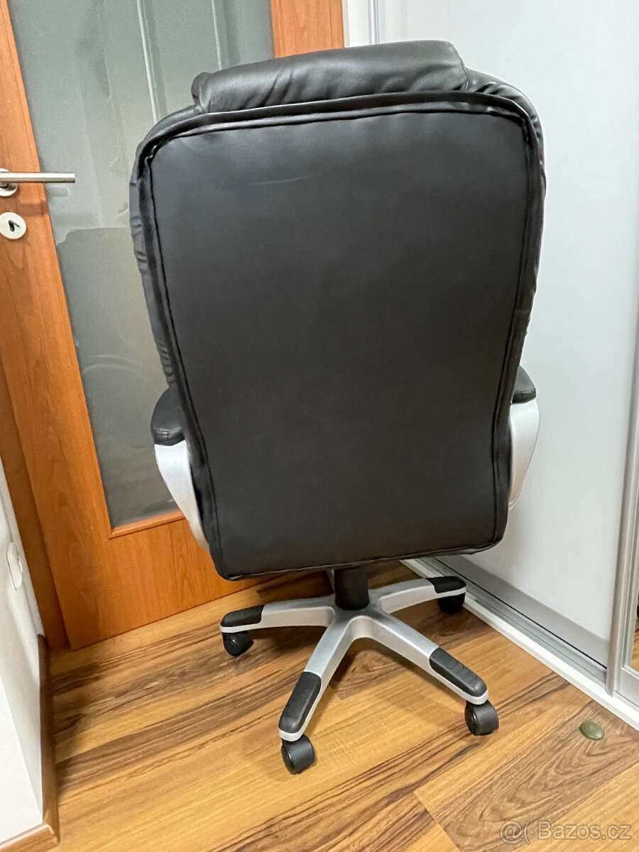 Kožené křeslo - 4