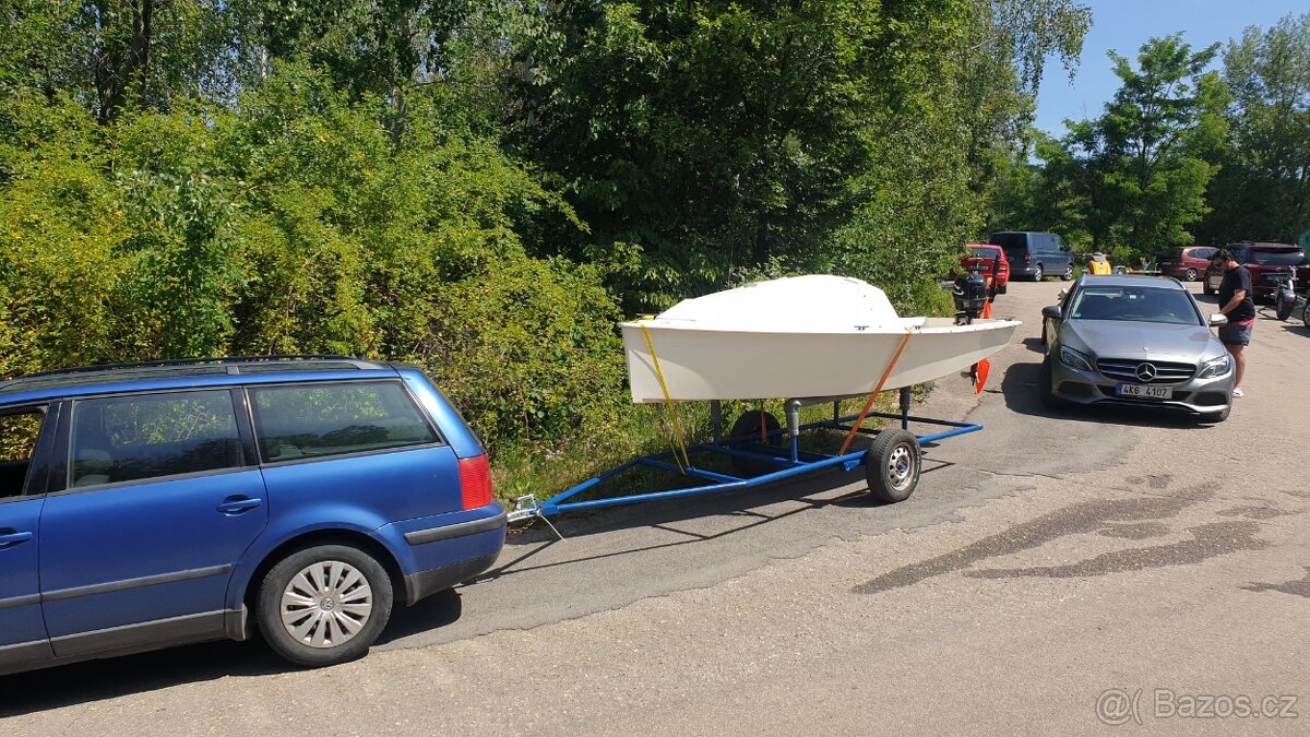 Kajutová loďka s 4hp motorem - 4