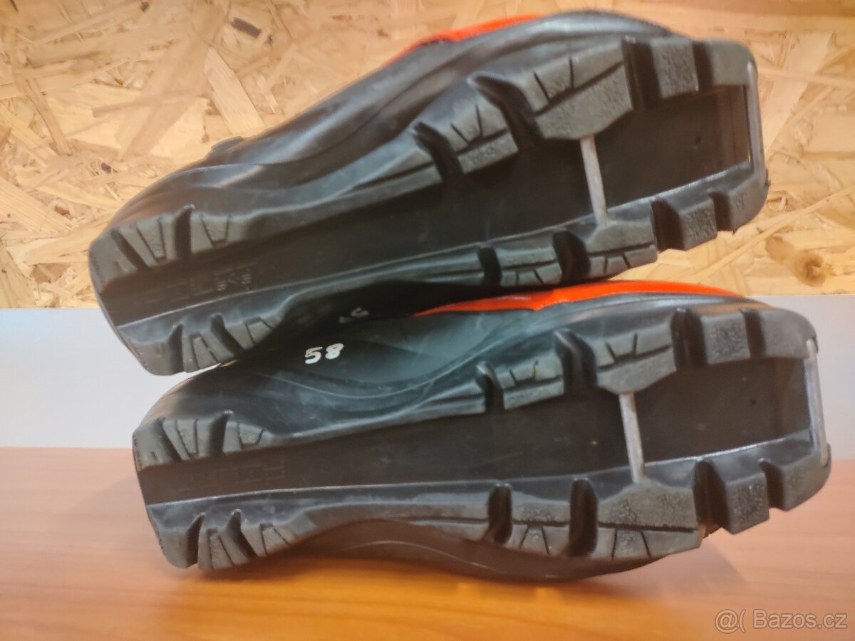 Boty na běžkyATOMICWORLD CUPnaSNS PILOTvel. 33 - 4