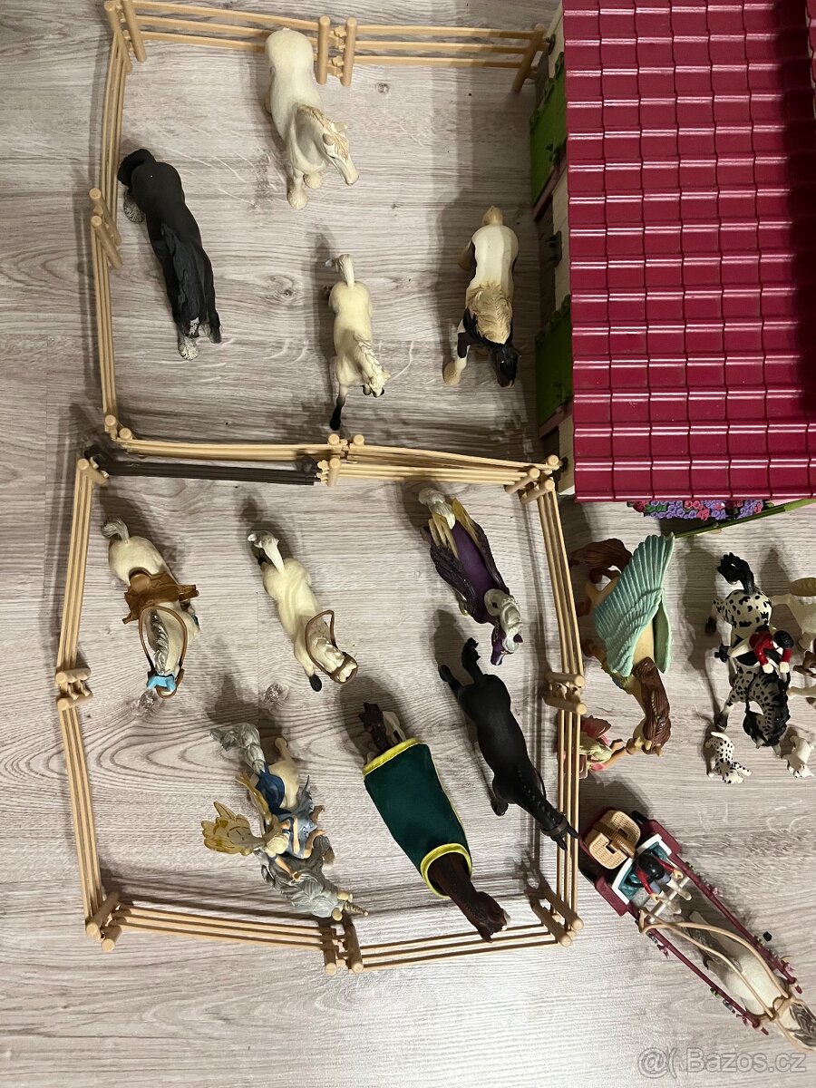 Prodám velkou sadu Schleich - 4
