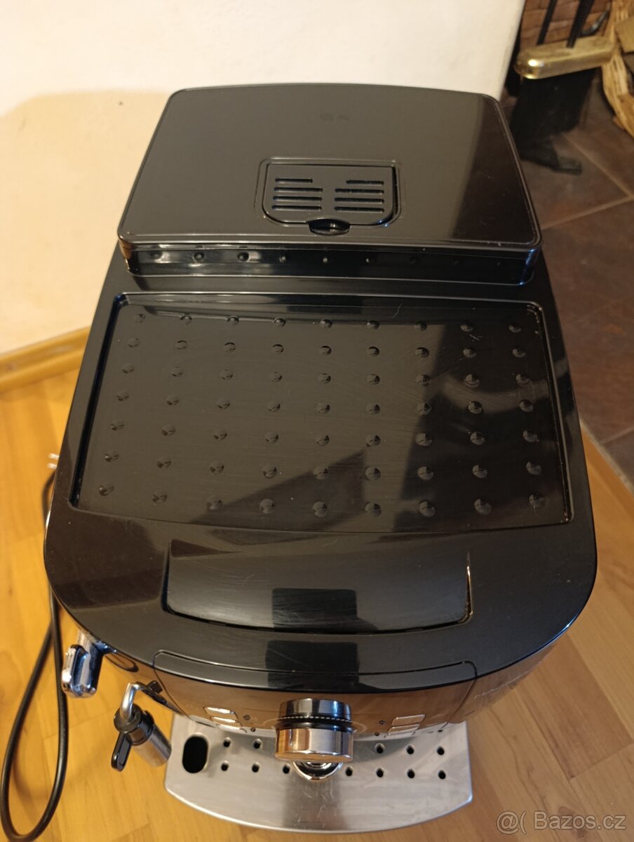 Kávovar DeLonghi magnifica S - 4