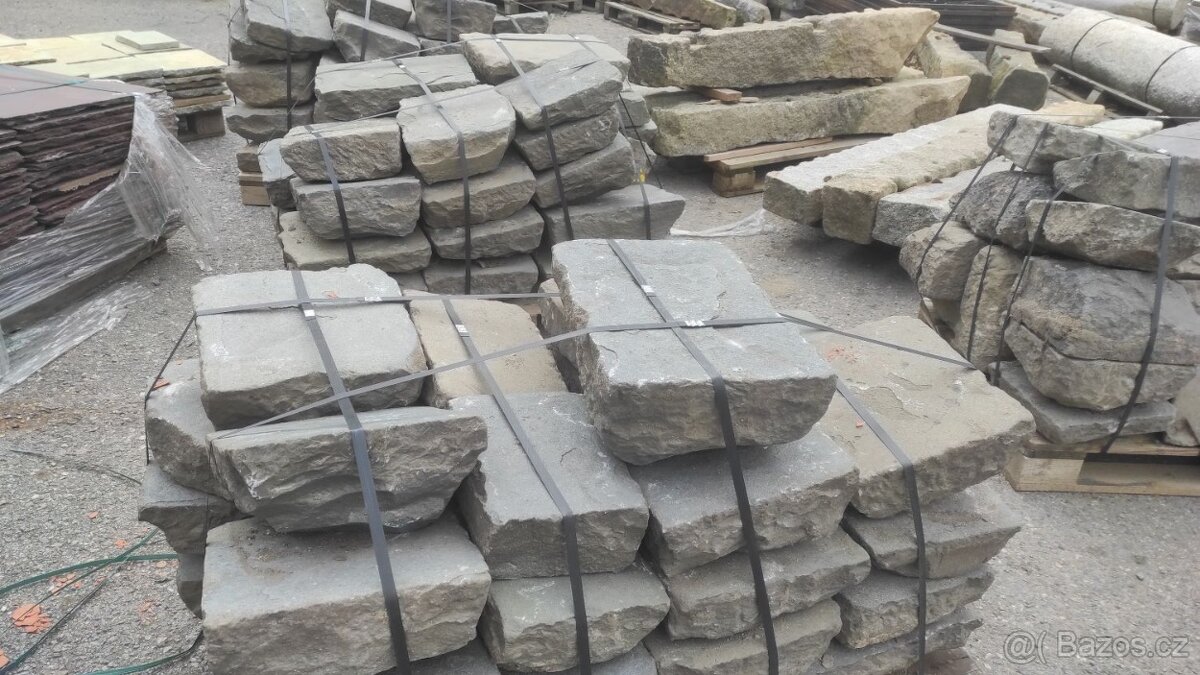 Stará kamenná dlažba, zápražáky, cca 60 m2 - 4