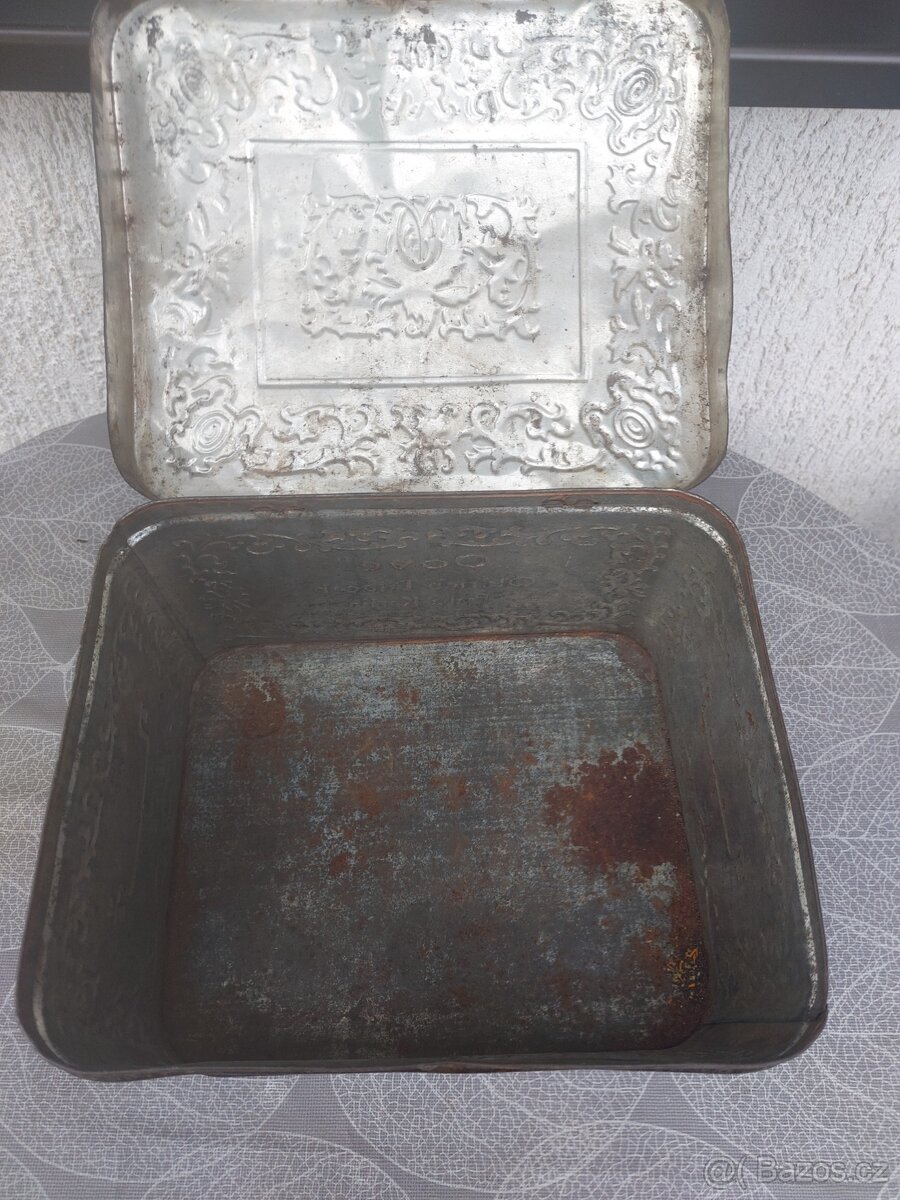 Stará plechová krabička- značená. - 4