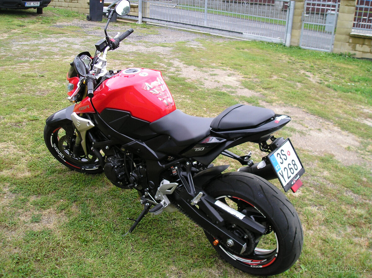 Suzuki GSR750 - 4