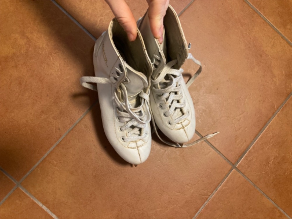 Dívčí Brusle se zoubky, délka stélky 20cm. - 4