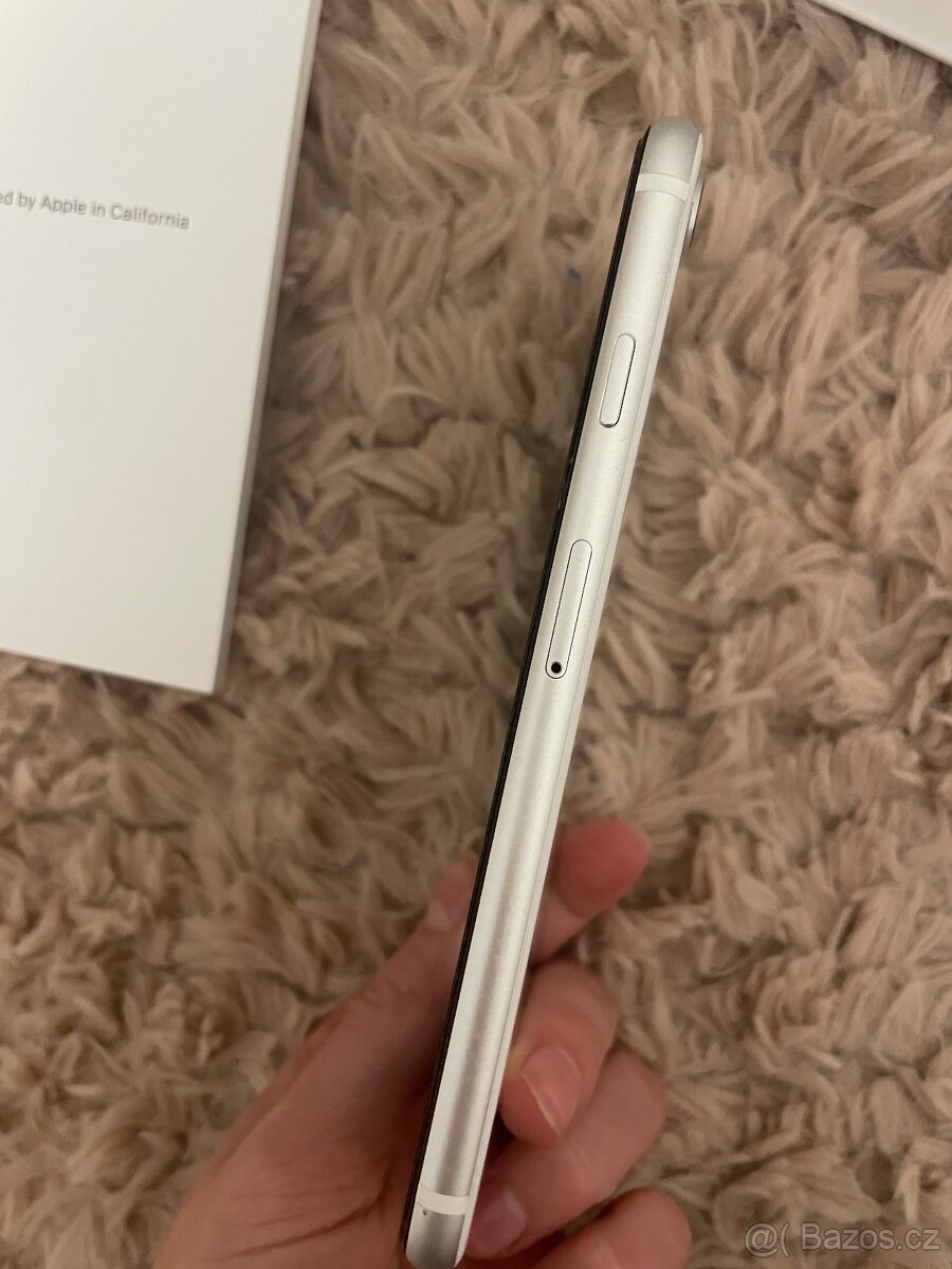 Apple iPhone SE 2020 128 GB bílý - 4