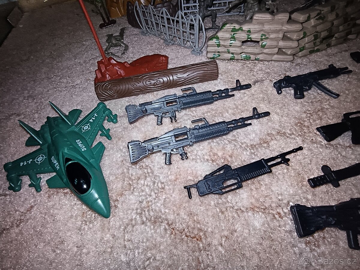 Vojenská sada – vojáčci + vybavení + doplňky (velký set) - 4