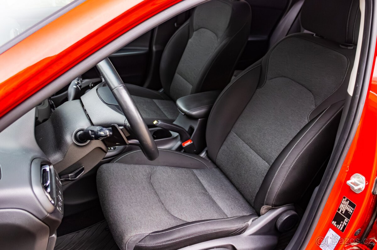 Hyundai i30 Fastback 1.5 T-GDi Family 118kW / TOP STAV / - 4