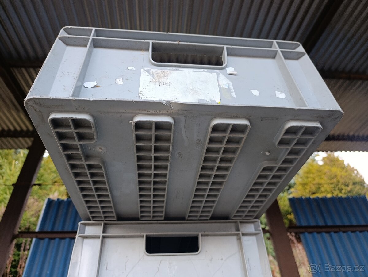 Plastová přepravka 4816 zesílené dno. - 4