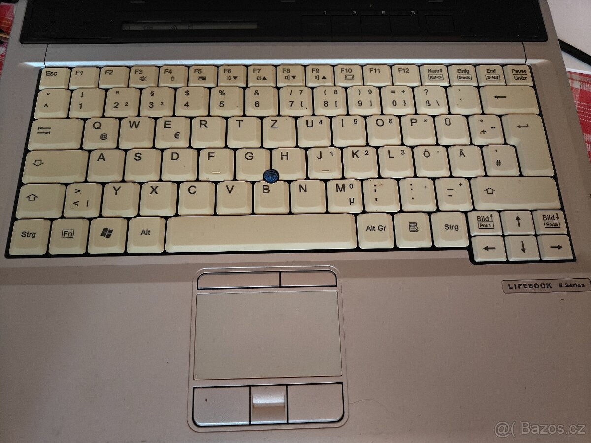 Prodám notebook Fujitsu Siemens Lifebook E81100 - 4