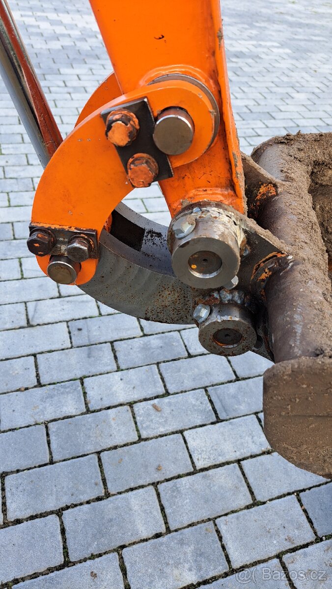 Minibagr Hitachi EX08 - 4