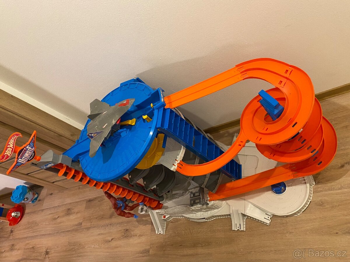 Prodám mega garáž Hot Wheels - 4