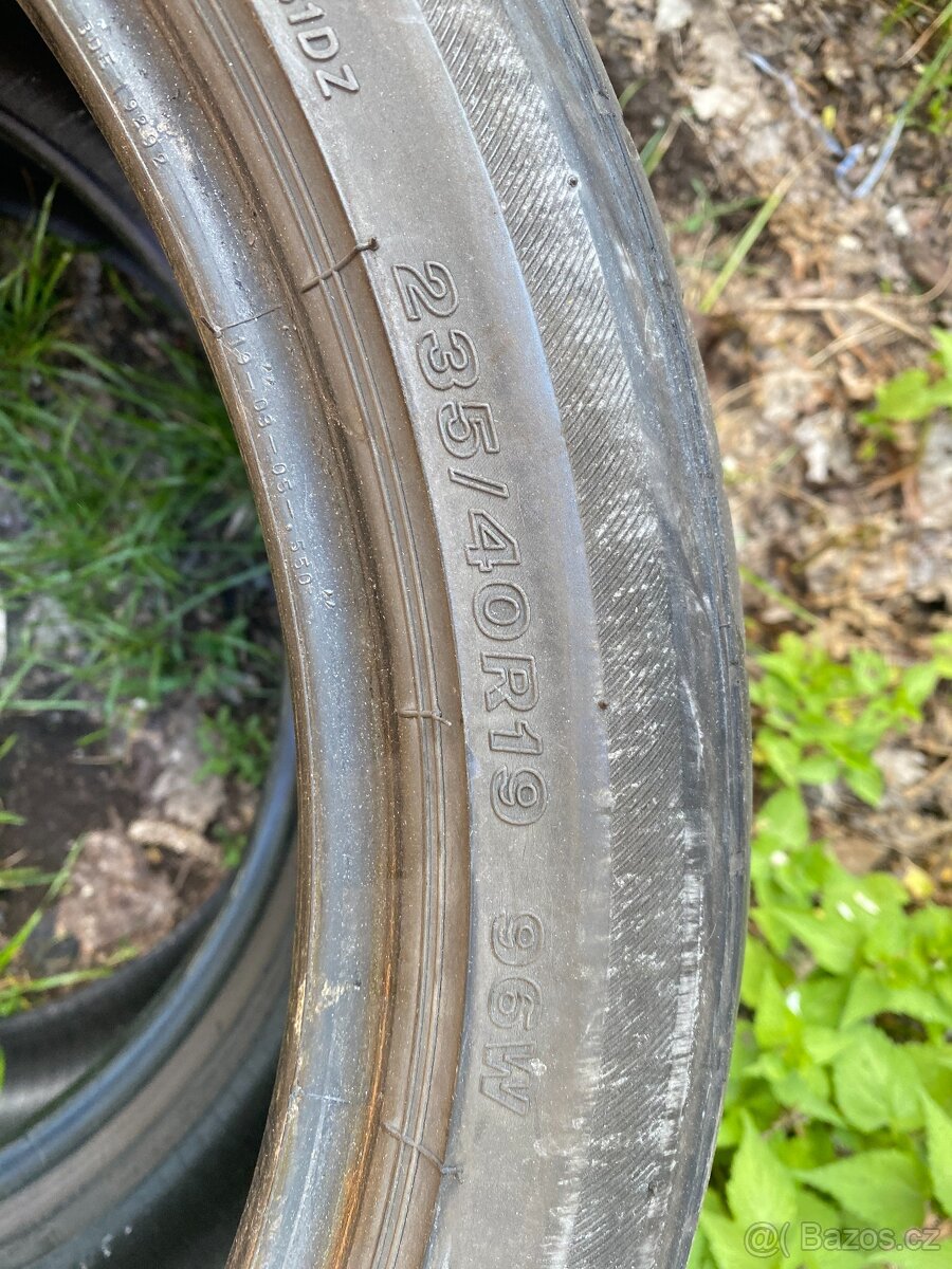 Bridgestone 235/40r19 - 4