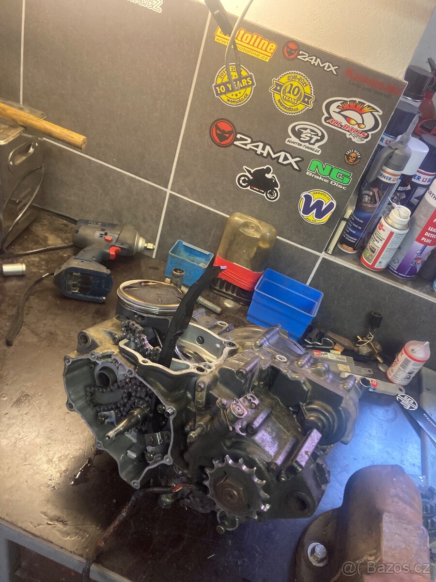 Yamaha yzf 400 - 4
