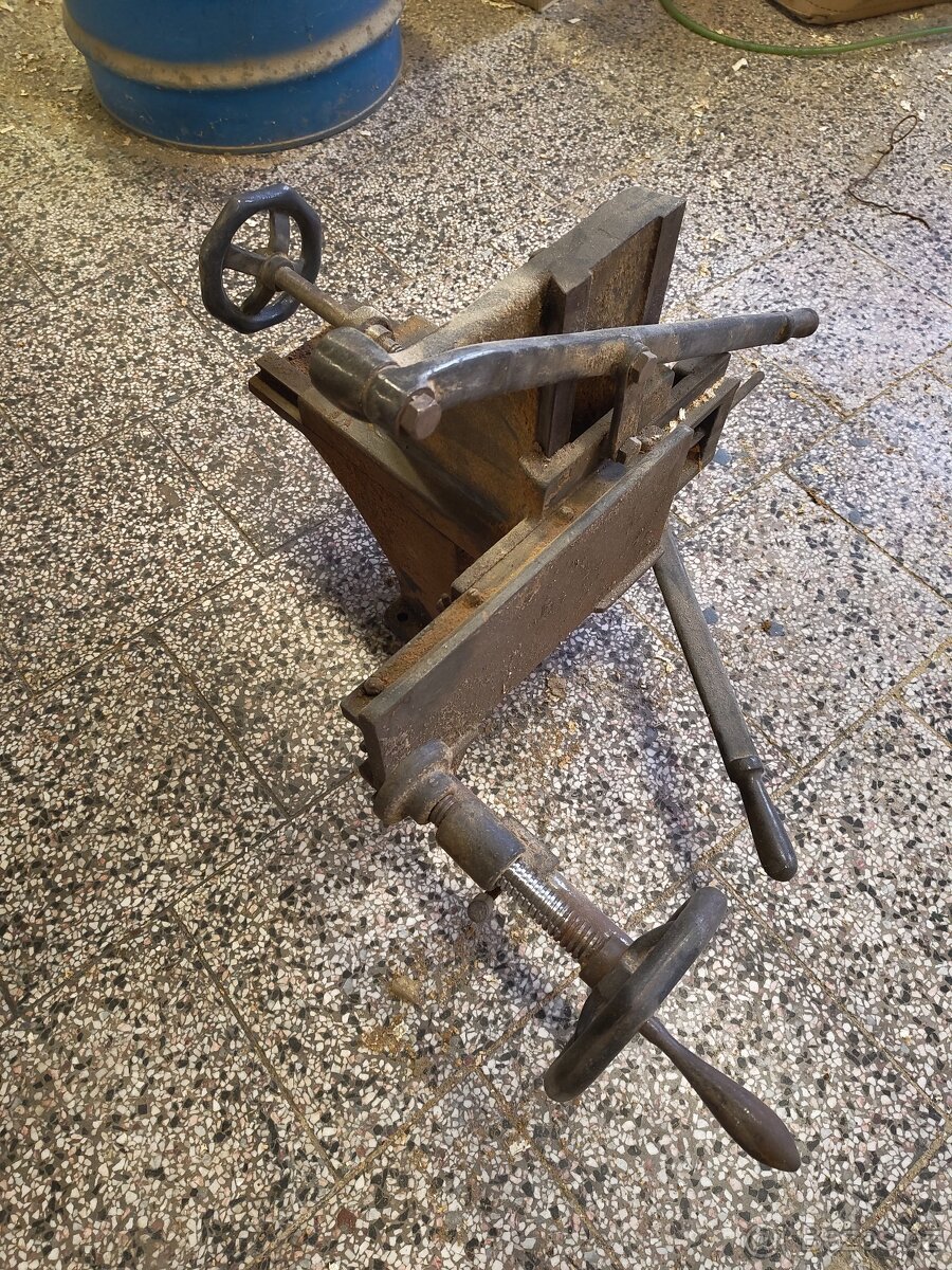Hoblovka s pilou a dlabačkou - 4