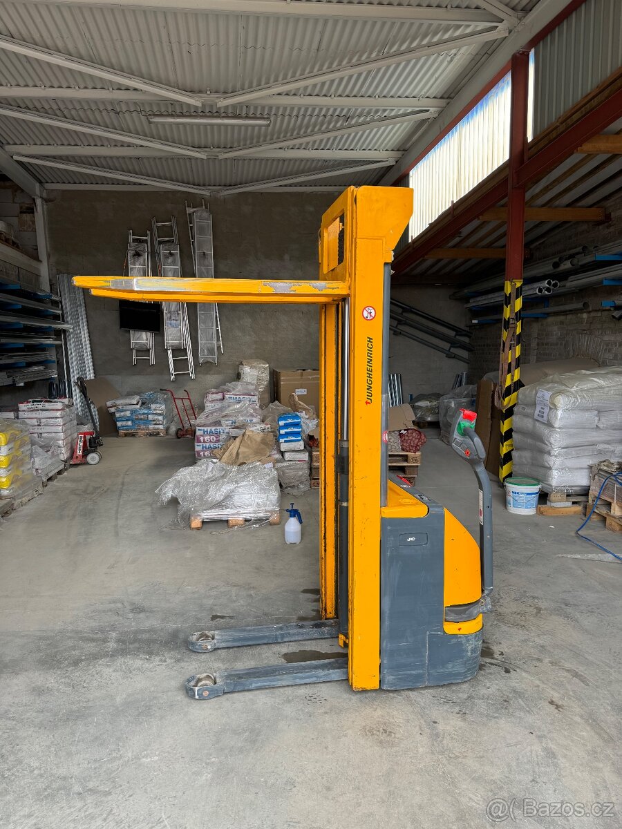 Elektrický vysokozdvižný paletový vozík Jungheinrich EJC10 - 4