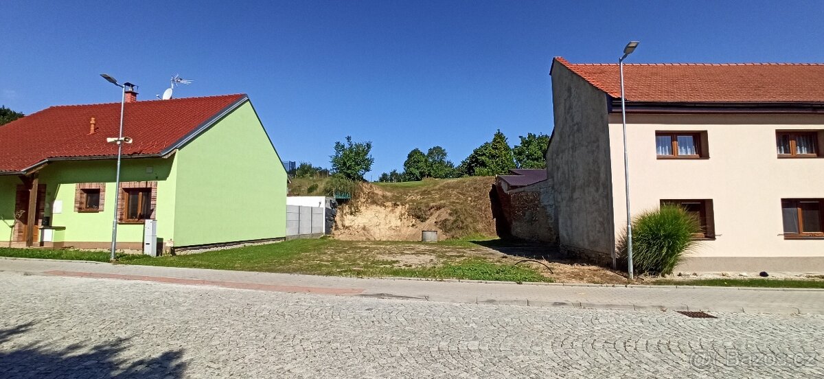 Prodám stavební pozemek v obci Lutopecny. - 4