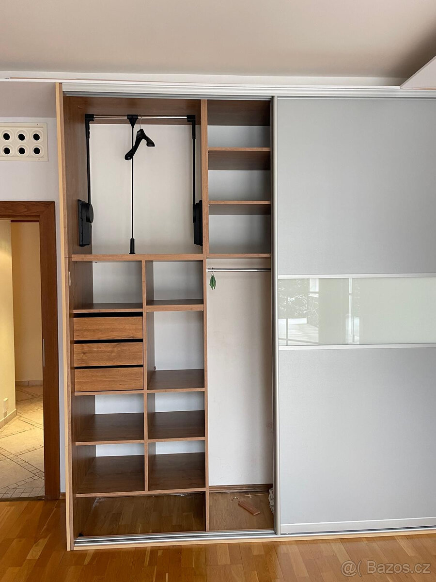 Skříně vestavěné 6 ks - 4