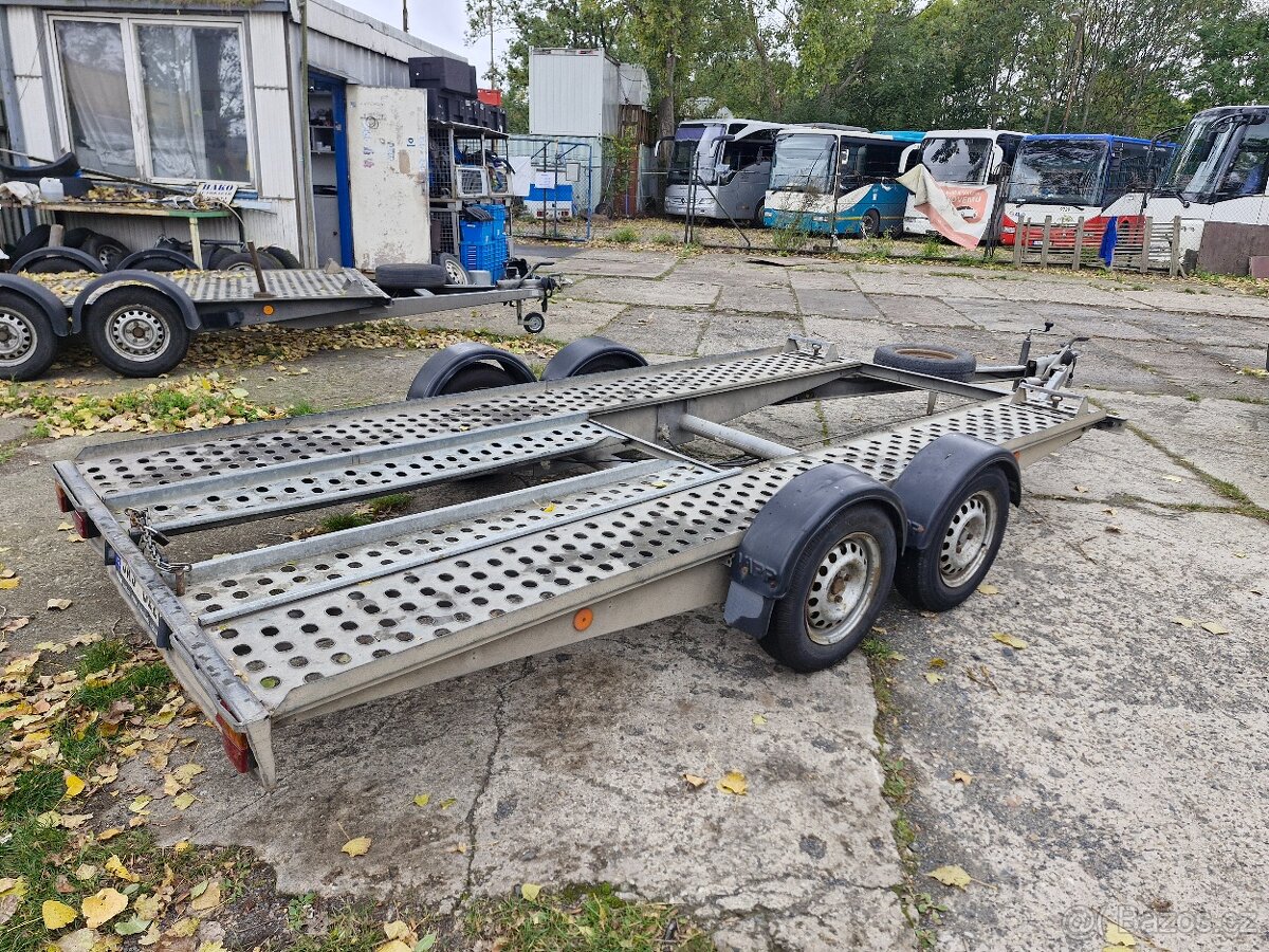 Přívěs na přepravu vozidel