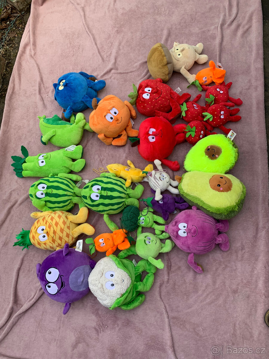 Sbírka plyšáků - přes 400 kusů, dále set Furby 2005 - 4