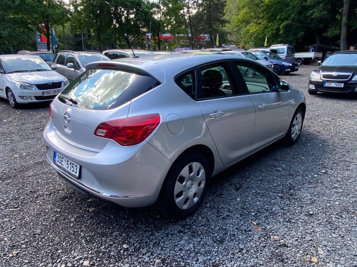 Opel Astra J 1.4i 74kW 1.majitel 78tkm 2015 STK 5/27 - 4