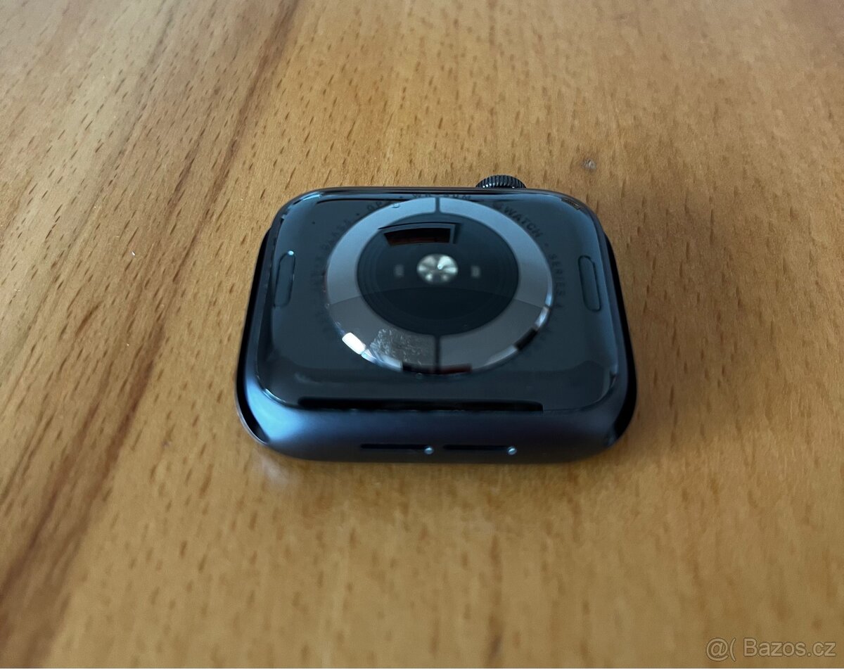 Apple Watch Series 4 44mm Space Gray Aluminium - 4