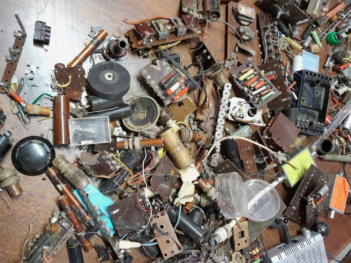 Staré elektrosoučástky - 4