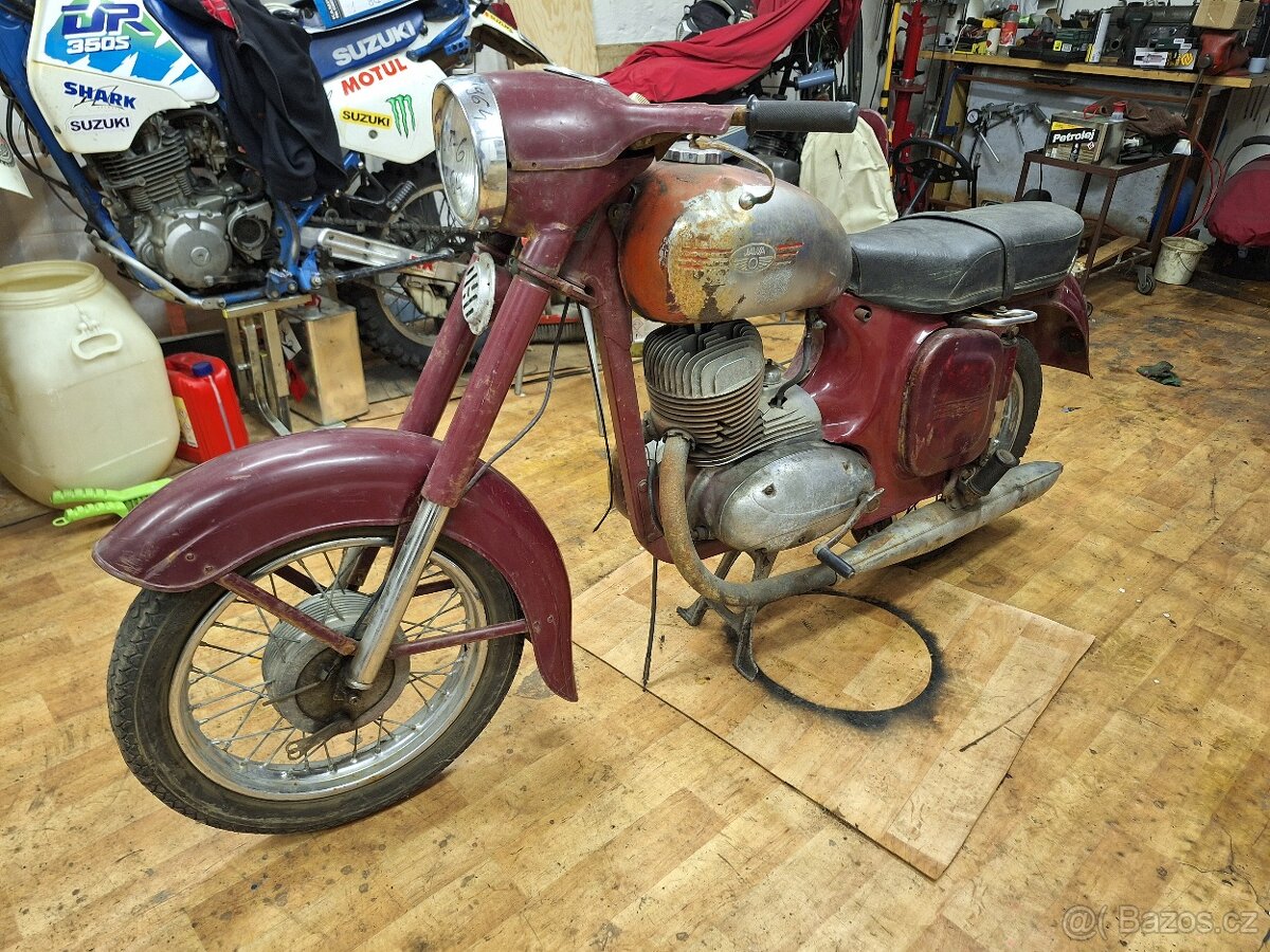 Jawa 250 - 4