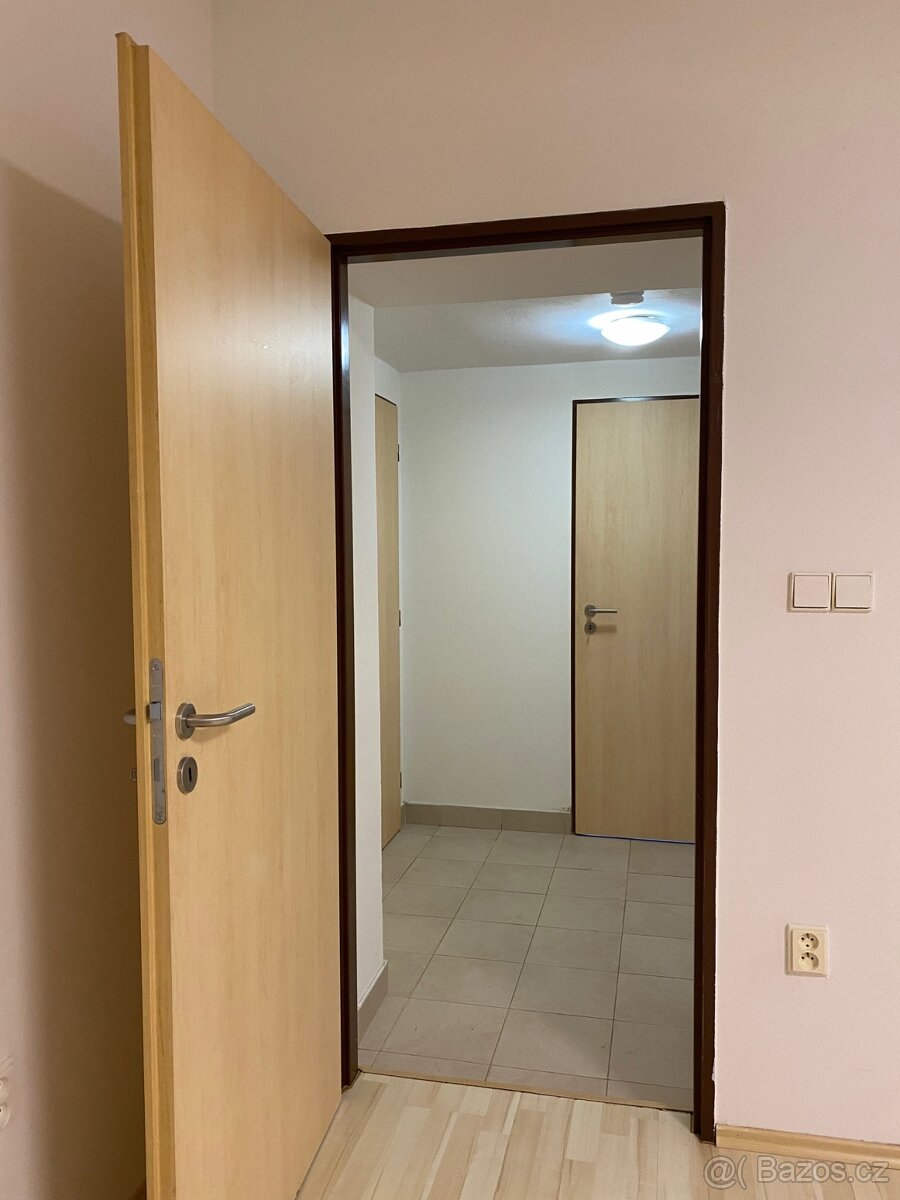 Pronájem velké garsonky v Nové Pace - 4