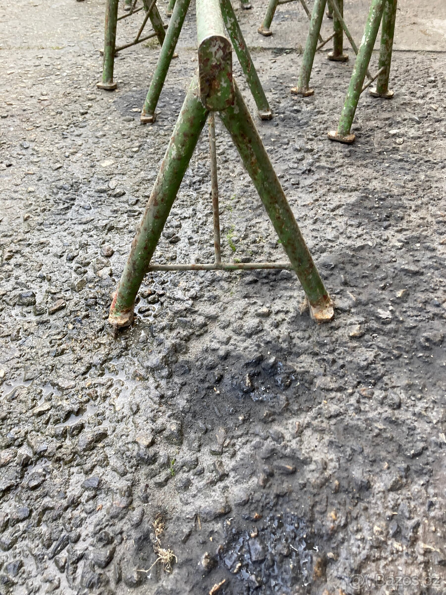 Stojánek kovový, podpěra, stojka za 200 kč - 4