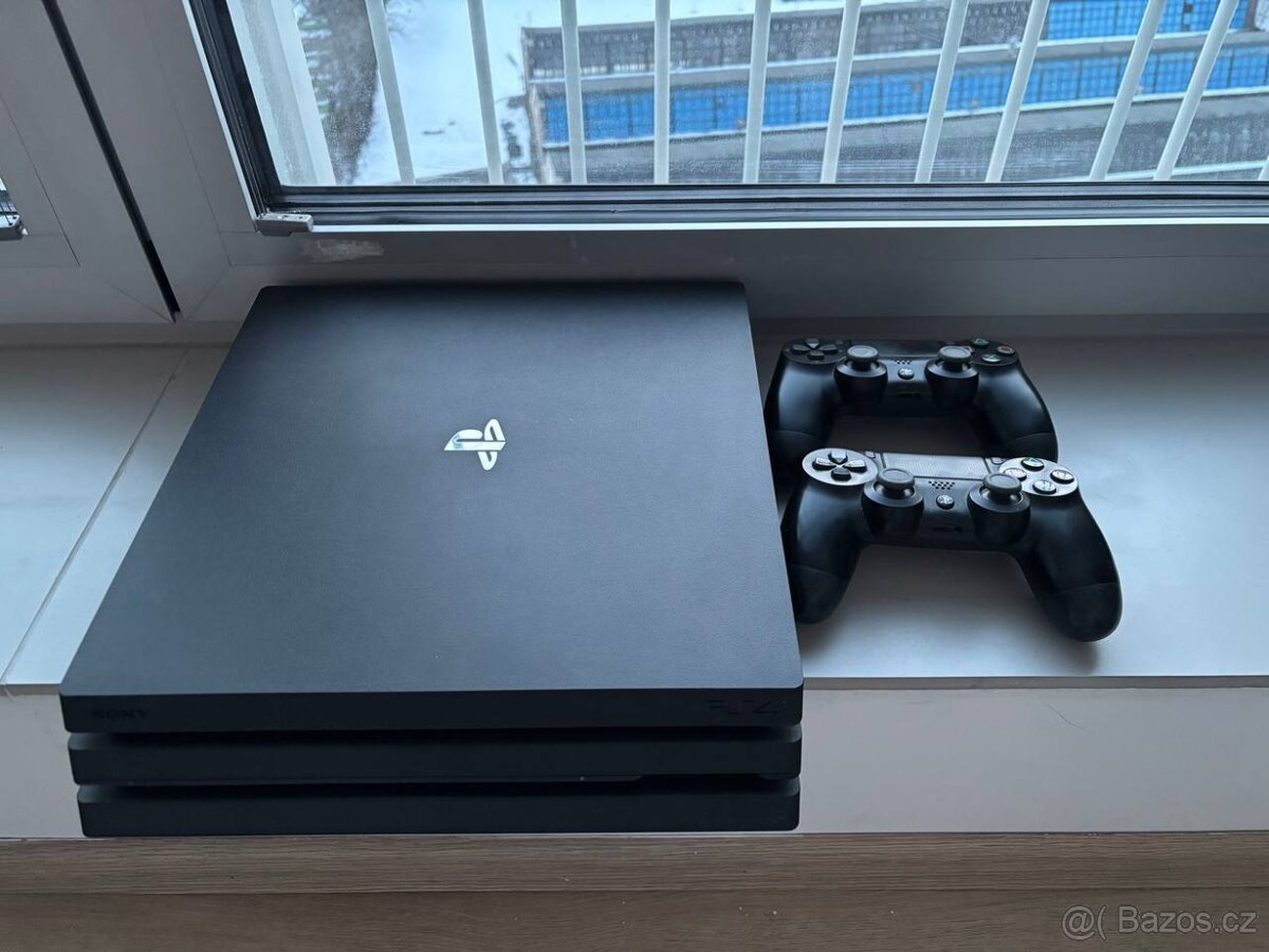 PlayStation 4 Pro 1TB + 2 ovladače - 4