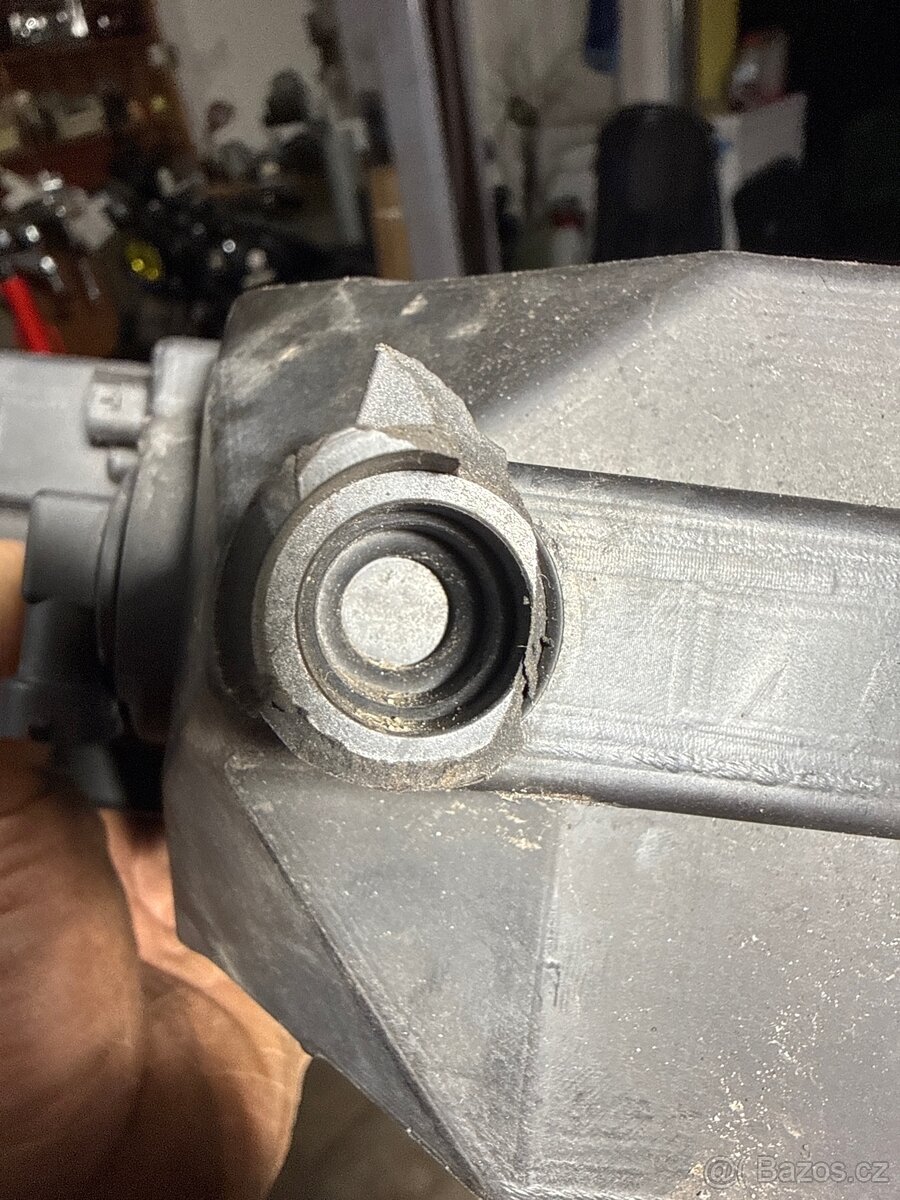 Škoda Rapid Levé mlhové. 5JA941699B - 4