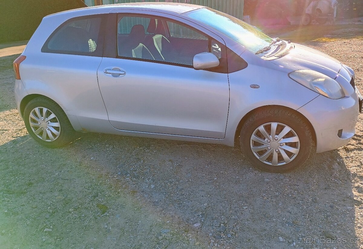 Toyota Yaris 1.3 - 4