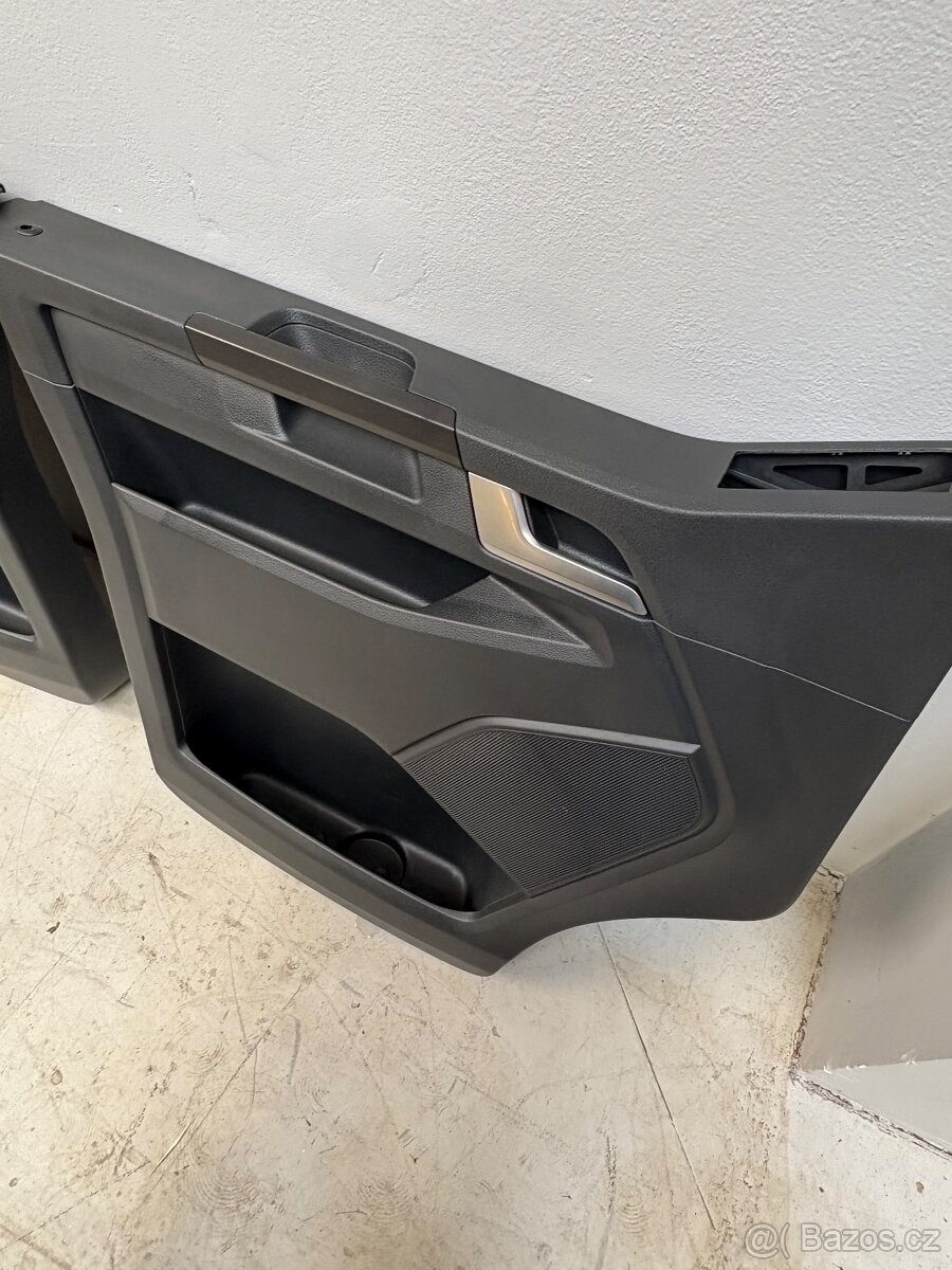 Tapecír / obložení dveří Vw T6 Černé provedení - 4