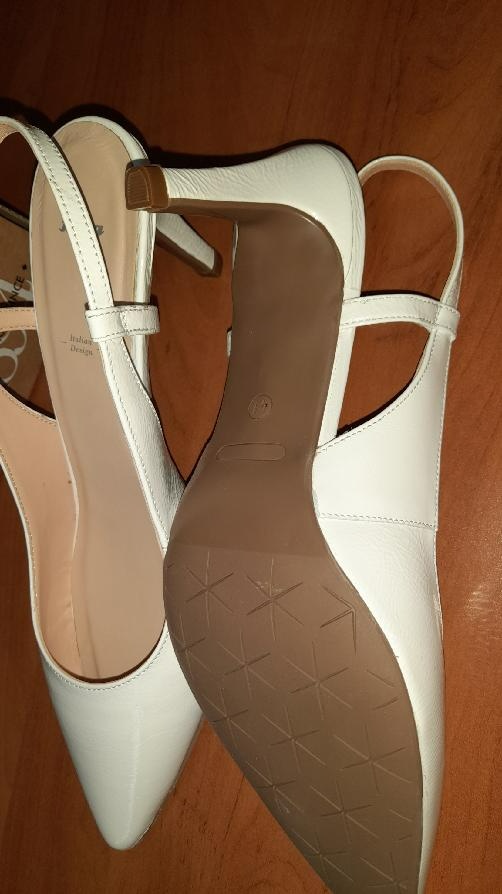 BAŤA Bílé kožené lakované lodičky - sandály vel: 41 - 4
