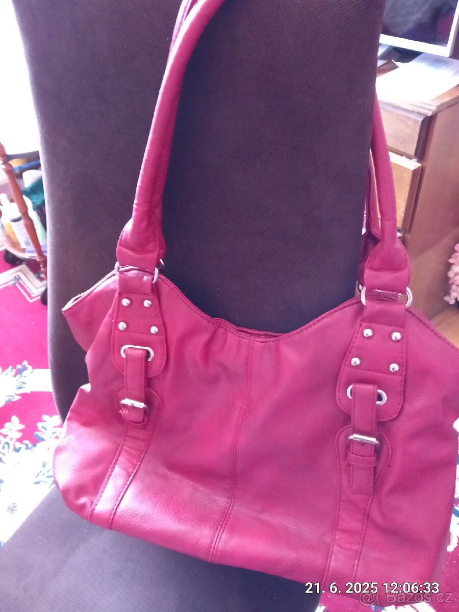 Kabela černá kož. A tm.vinová,zip uvnitř - 4