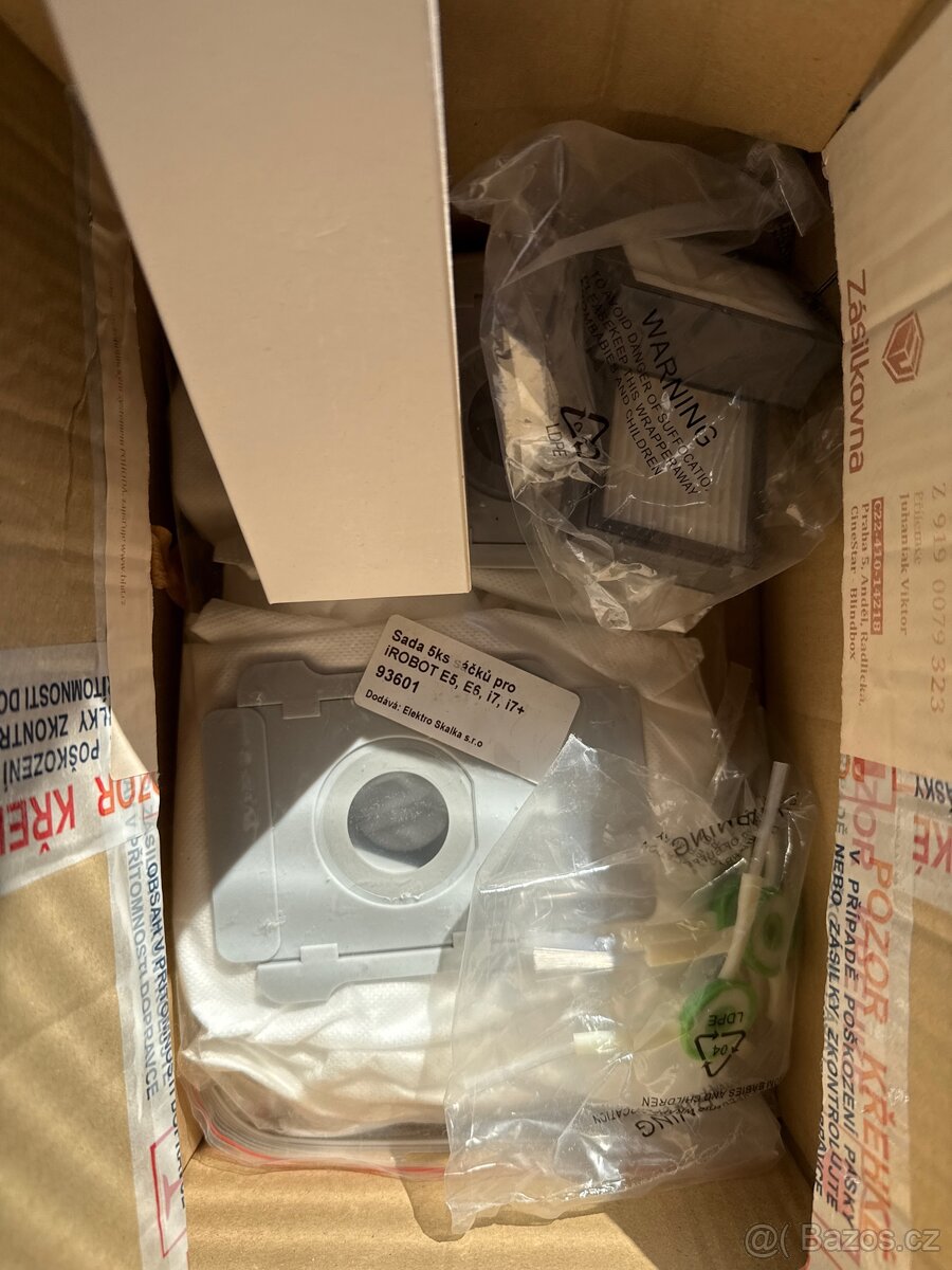 Robotický vysavač iRobot Roomba i3+ Clean Base - 4