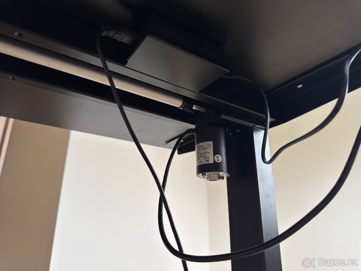 Polohovatelný stůl - 4