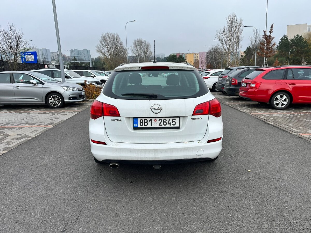 Opel Astra J 1,6 Turbo 180k, 2011, 1. MAJ.ČR, VADA MOTORU - 4