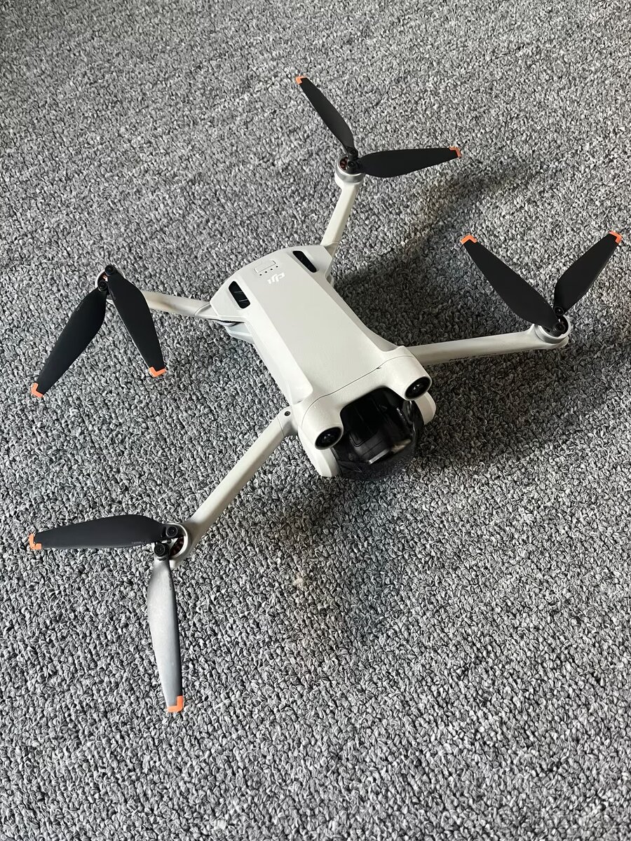 Dron DJI Mini 3 Pro se smart ovladačem a příslušenstvím - 4