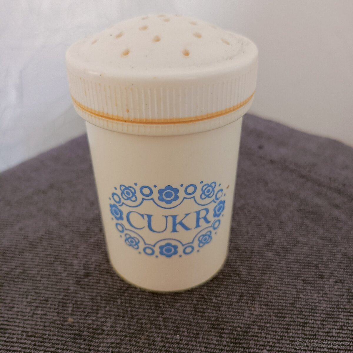 - - -Retro - - - - 4