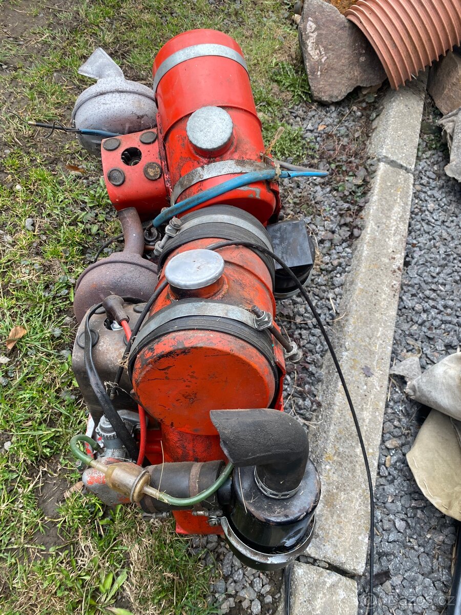 Prodám motory k mf 70 - 4