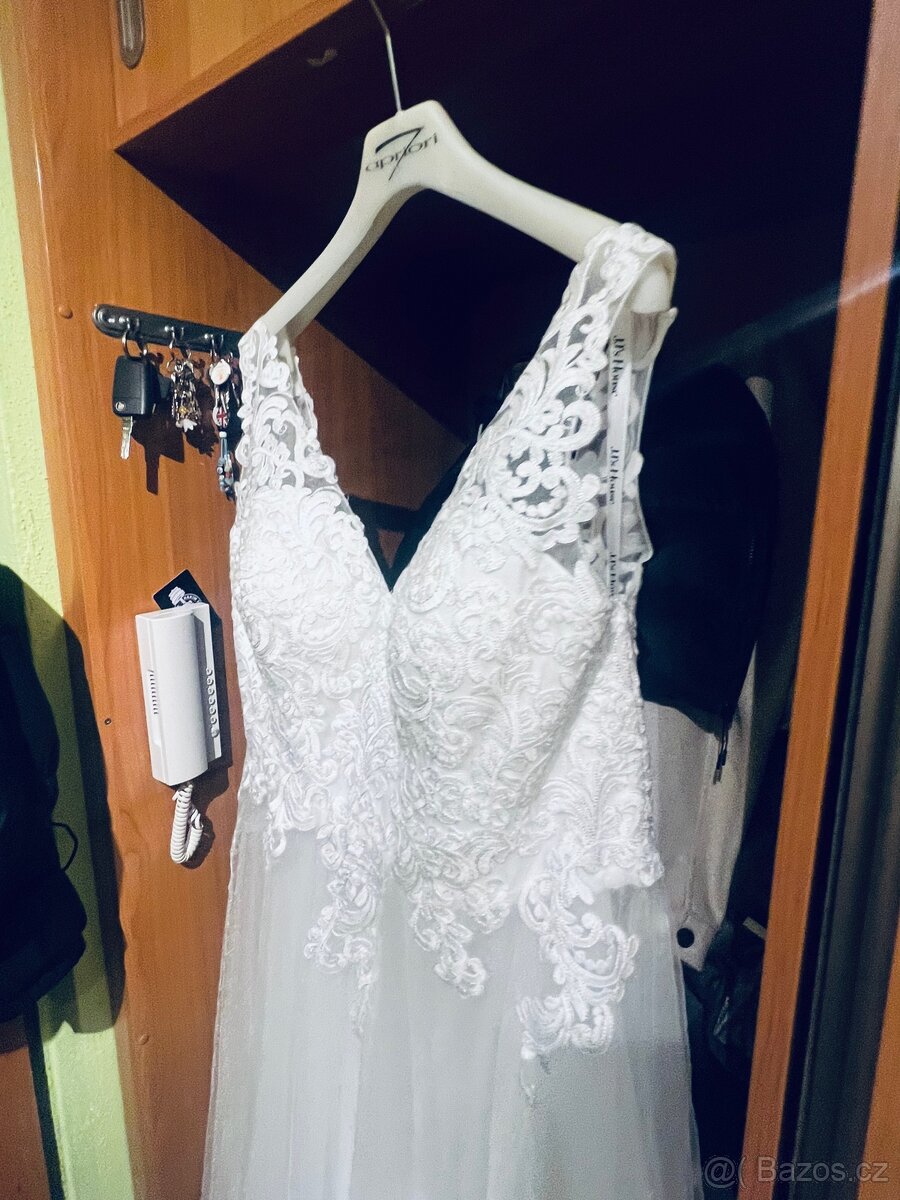 SVATEBNÍ ŠATY VEL.XL - 4