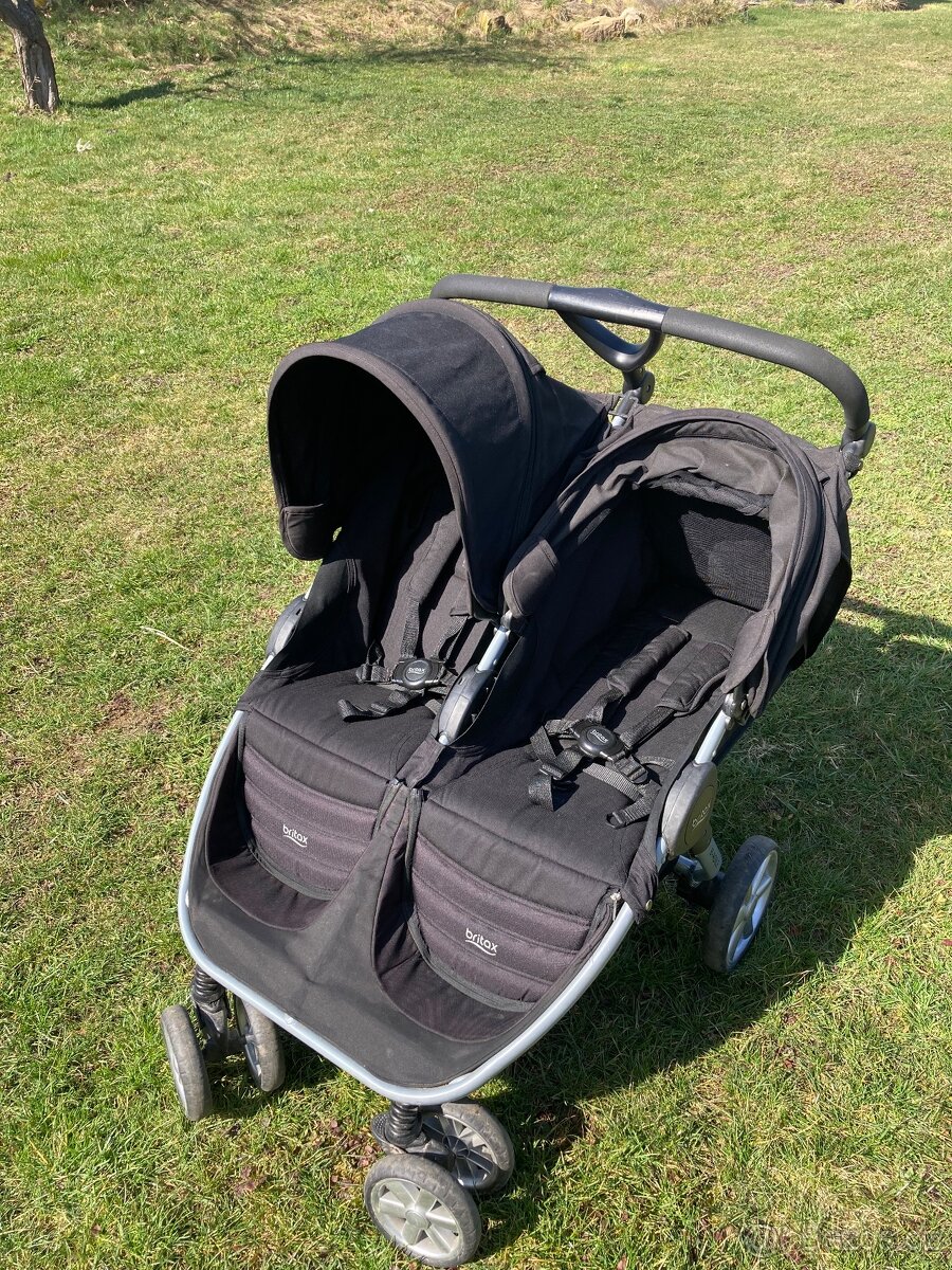 Letni kocarek pro dvojcata - 4