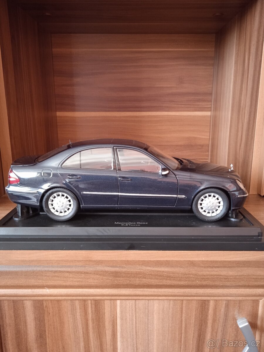 KYOSHO 1/18 - 4