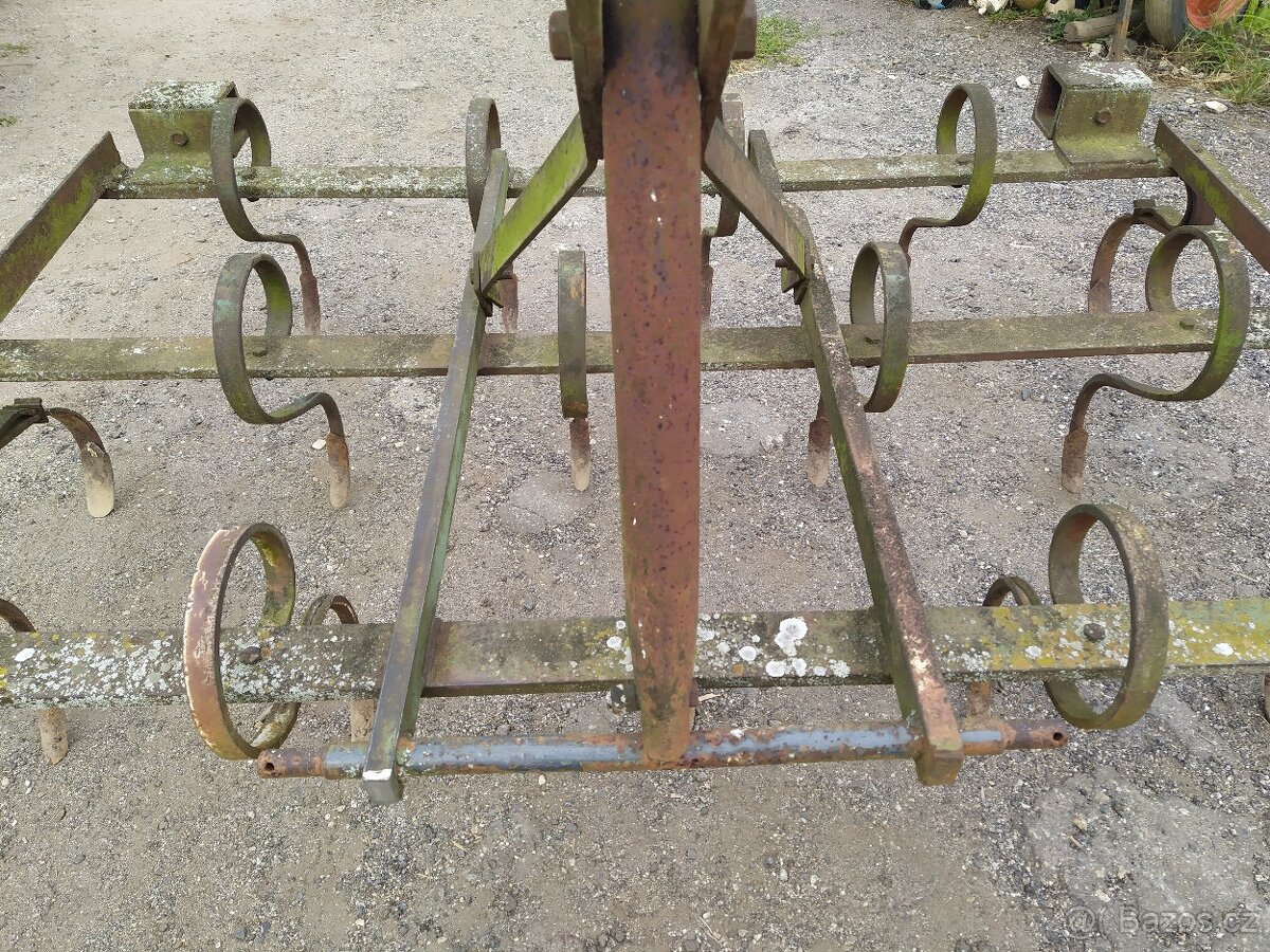 Kultivátor 15 per, záběr 2 m, příprava na brány, v provozu - 4