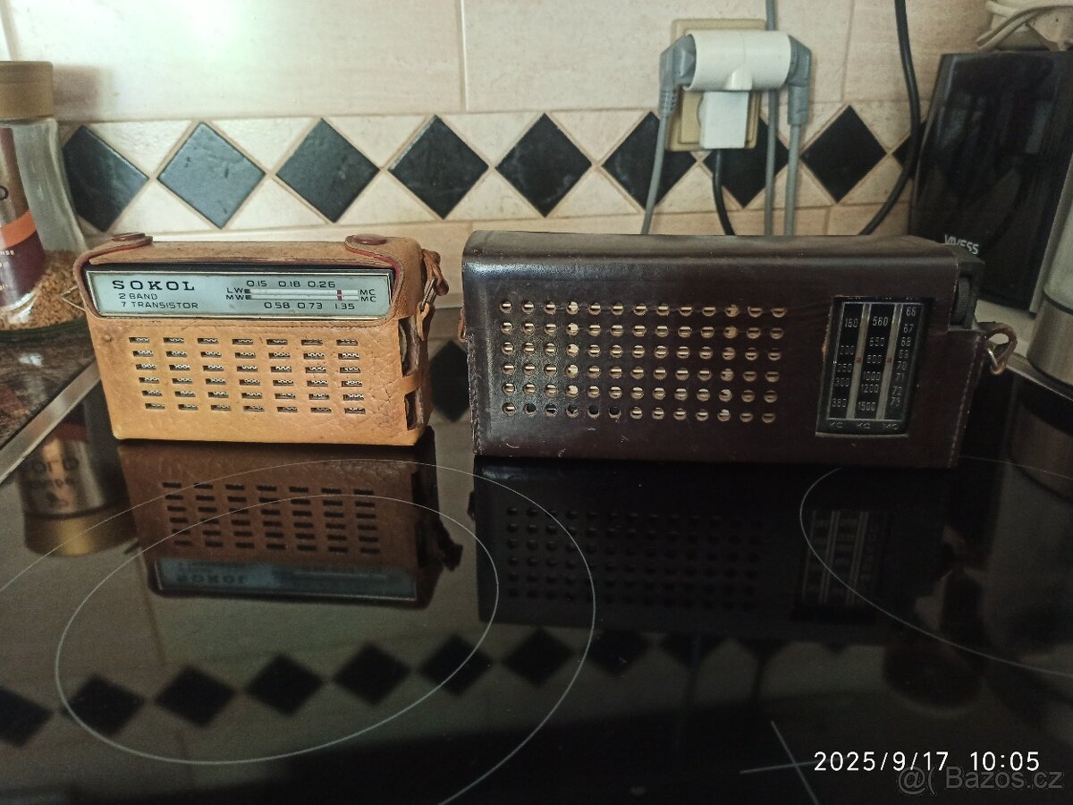 Nabízím sbírku rádii a magnetofonu.Cena dohodou. - 4