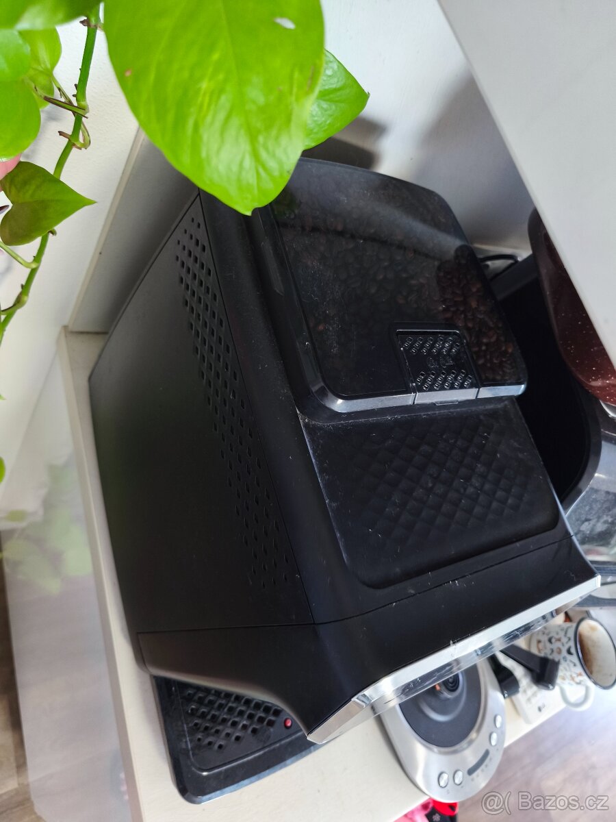 Automatický kávovar Philips řady 2200 LatteGo - 4