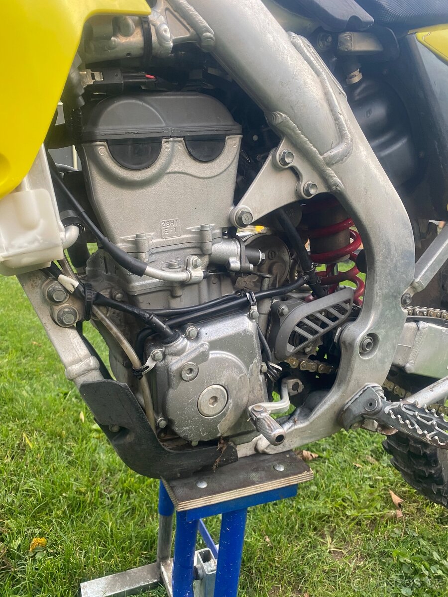 Suzuki rmz 450 spěchá - 4